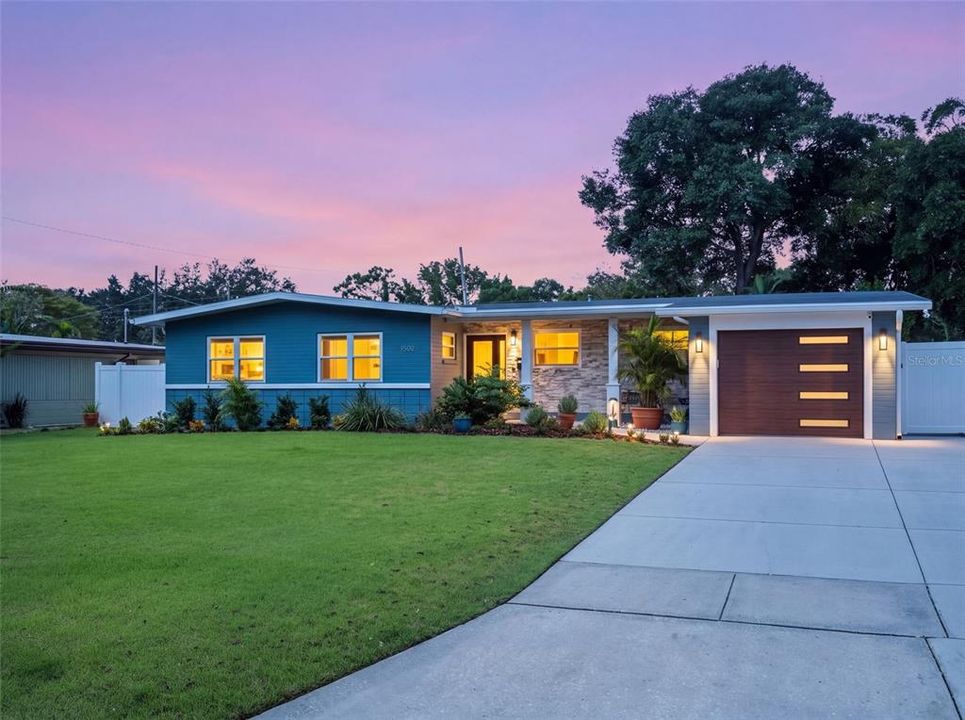 For Sale: $919,000 (4 beds, 3 baths, 2047 Square Feet)