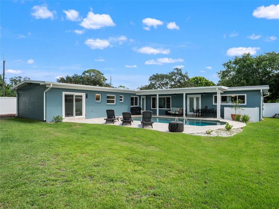 For Sale: $919,000 (4 beds, 3 baths, 2047 Square Feet)
