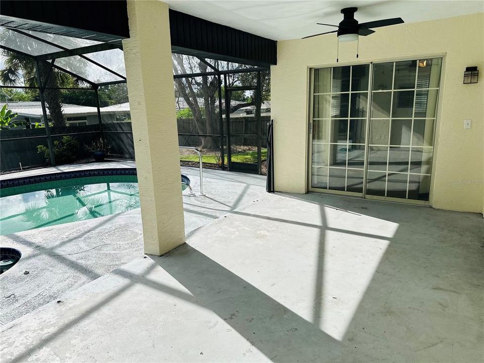 Active With Contract: $335,000 (3 beds, 2 baths, 1434 Square Feet)