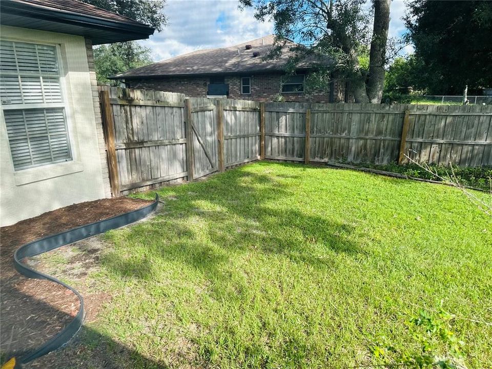 Active With Contract: $335,000 (3 beds, 2 baths, 1434 Square Feet)