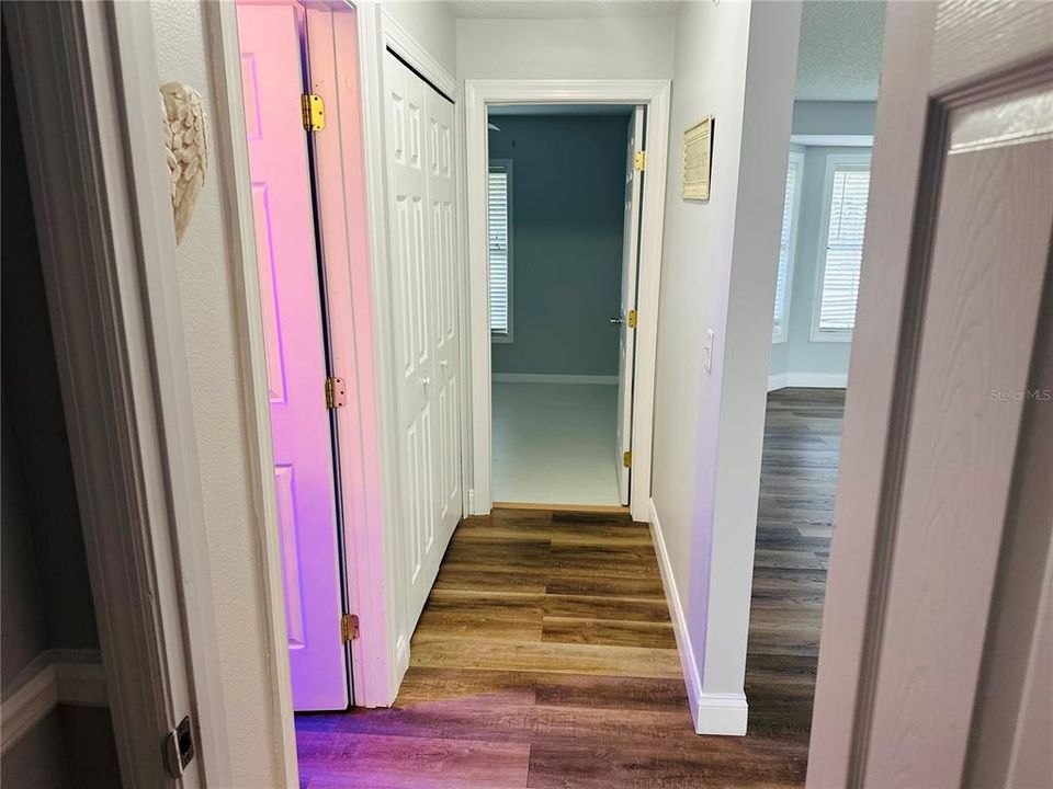 Active With Contract: $335,000 (3 beds, 2 baths, 1434 Square Feet)