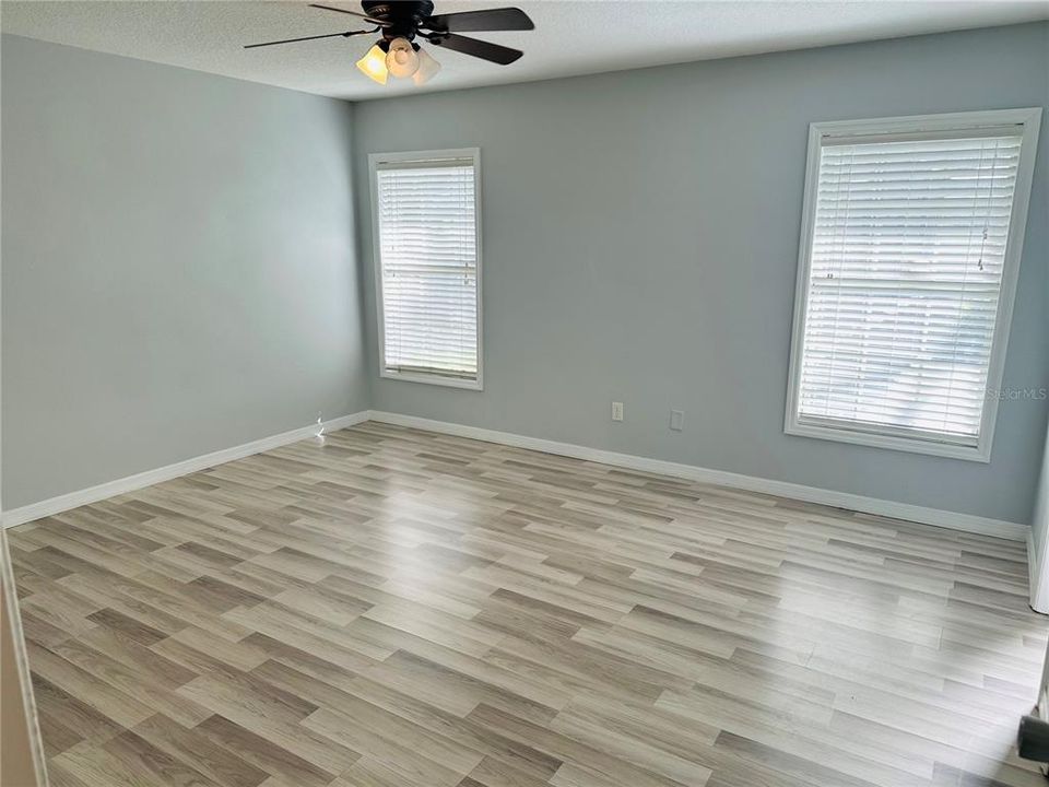 Active With Contract: $335,000 (3 beds, 2 baths, 1434 Square Feet)