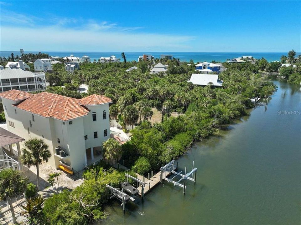 For Sale: $2,495,000 (4 beds, 2 baths, 3294 Square Feet)