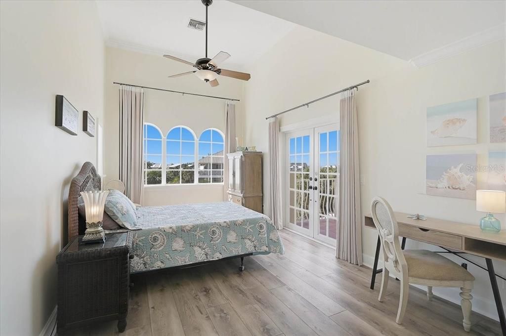For Sale: $2,495,000 (4 beds, 2 baths, 3294 Square Feet)