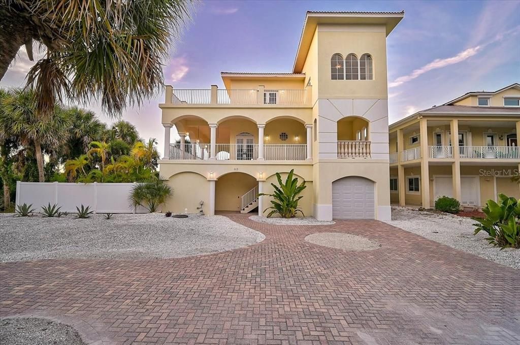 For Sale: $2,495,000 (4 beds, 2 baths, 3294 Square Feet)