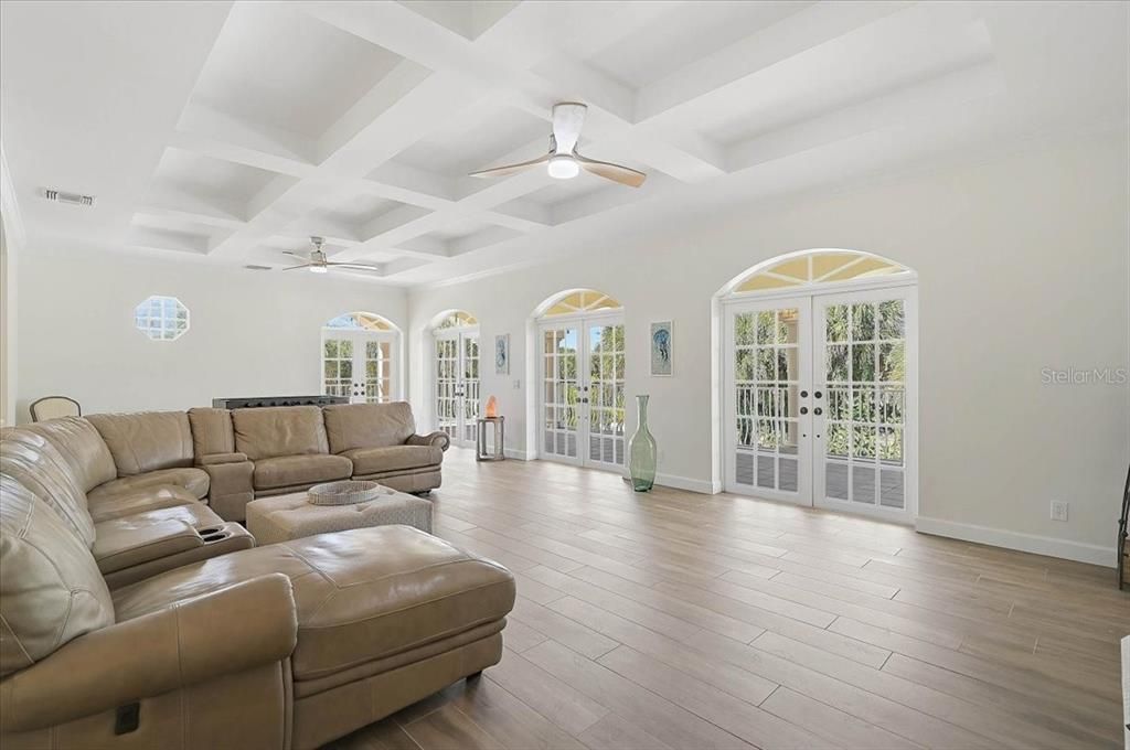 For Sale: $2,495,000 (4 beds, 2 baths, 3294 Square Feet)