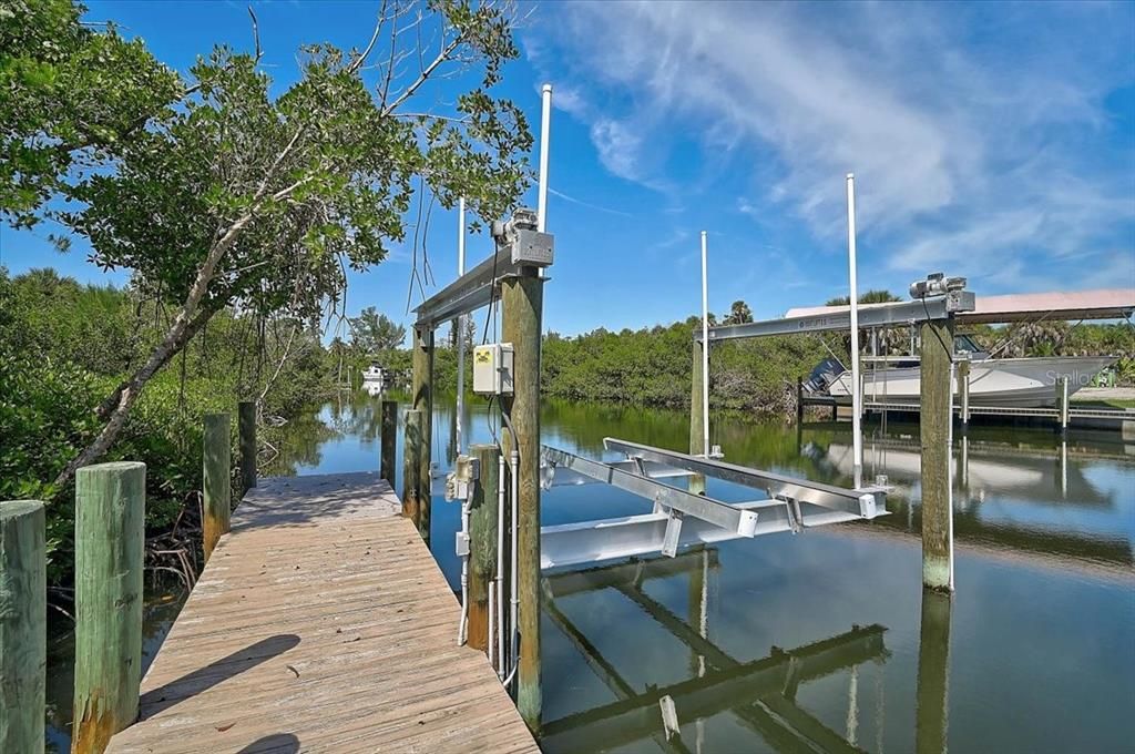 For Sale: $2,495,000 (4 beds, 2 baths, 3294 Square Feet)
