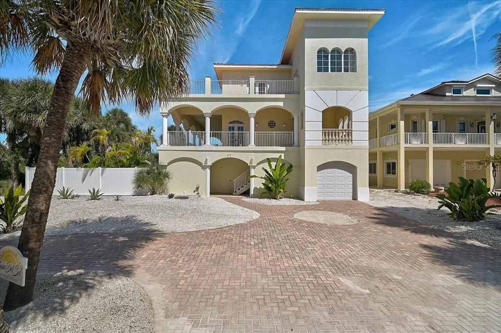 For Sale: $2,495,000 (4 beds, 2 baths, 3294 Square Feet)