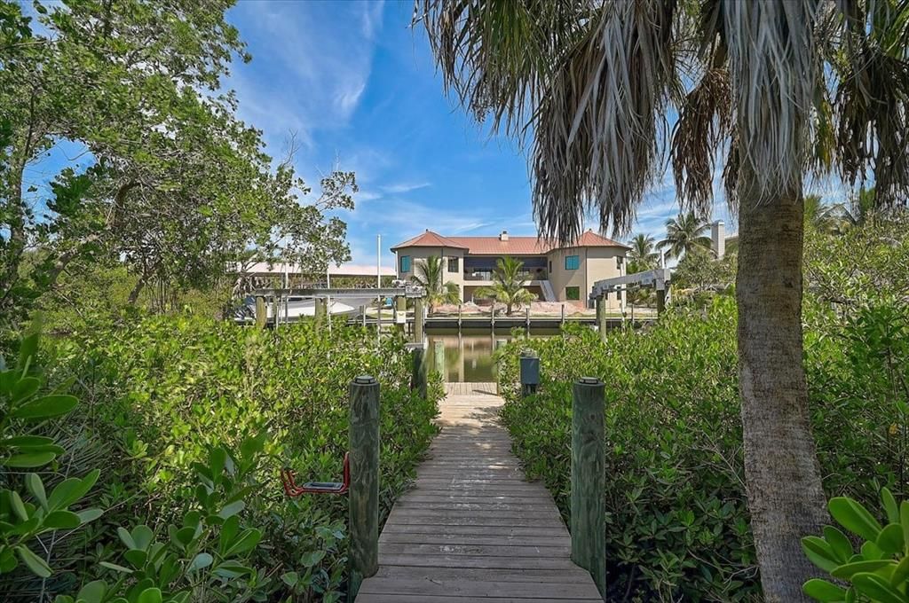 For Sale: $2,495,000 (4 beds, 2 baths, 3294 Square Feet)