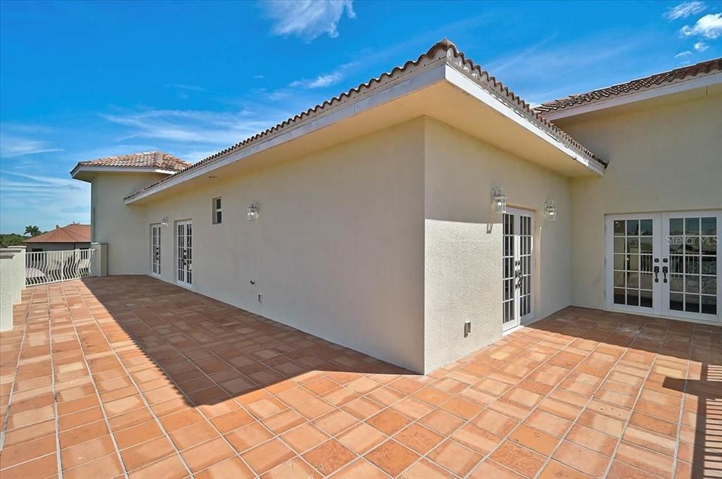 For Sale: $2,495,000 (4 beds, 2 baths, 3294 Square Feet)