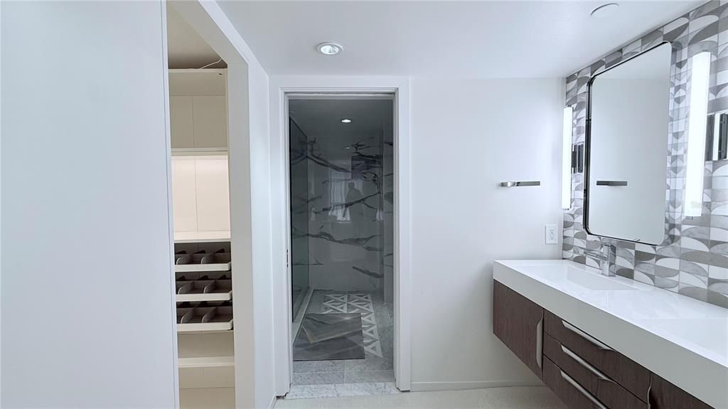 For Rent: $5,800 (2 beds, 2 baths, 1702 Square Feet)