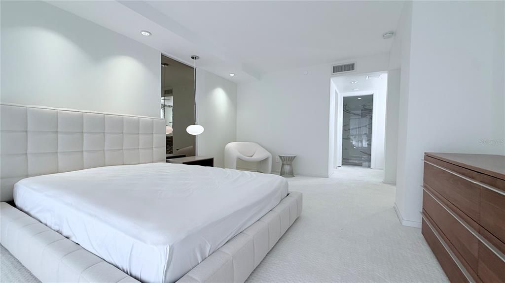For Rent: $5,800 (2 beds, 2 baths, 1702 Square Feet)