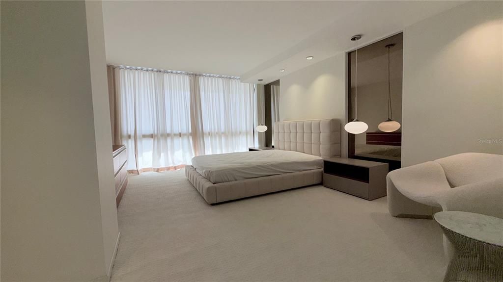 For Rent: $5,800 (2 beds, 2 baths, 1702 Square Feet)