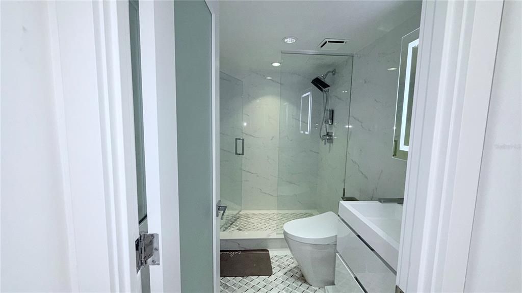 For Rent: $5,800 (2 beds, 2 baths, 1702 Square Feet)