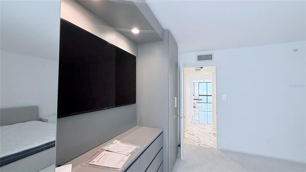 For Rent: $5,800 (2 beds, 2 baths, 1702 Square Feet)