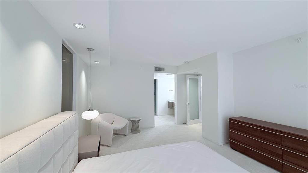 For Rent: $5,800 (2 beds, 2 baths, 1702 Square Feet)