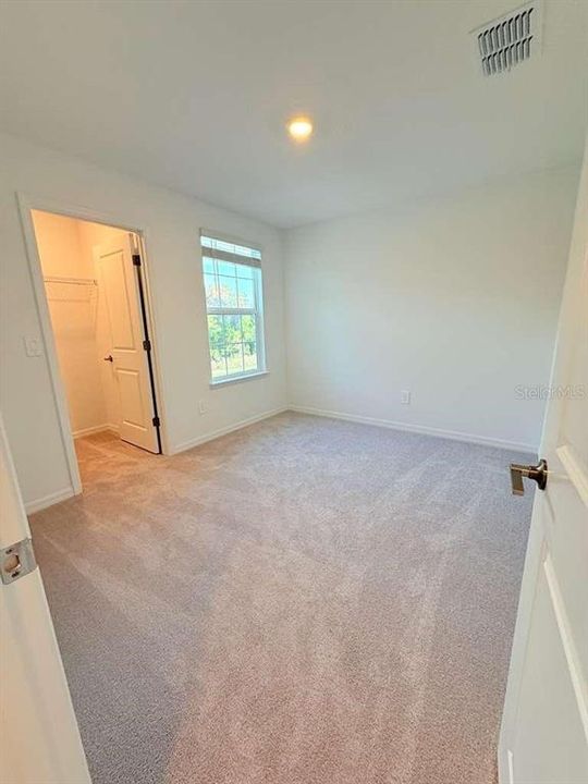 For Rent: $2,800 (5 beds, 2 baths, 2215 Square Feet)