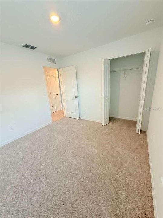 For Rent: $2,800 (5 beds, 2 baths, 2215 Square Feet)