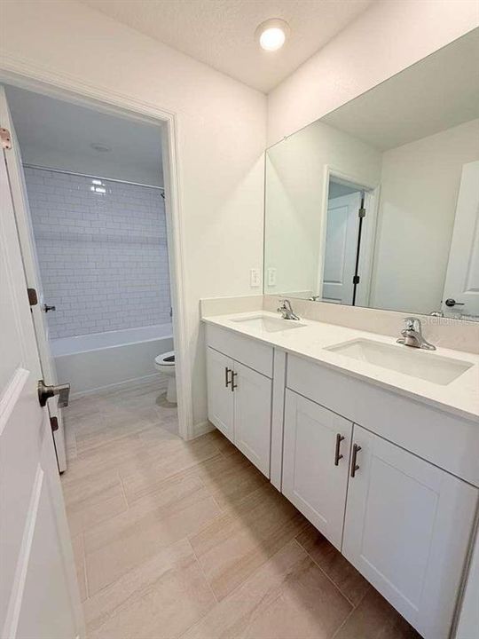 For Rent: $2,800 (5 beds, 2 baths, 2215 Square Feet)