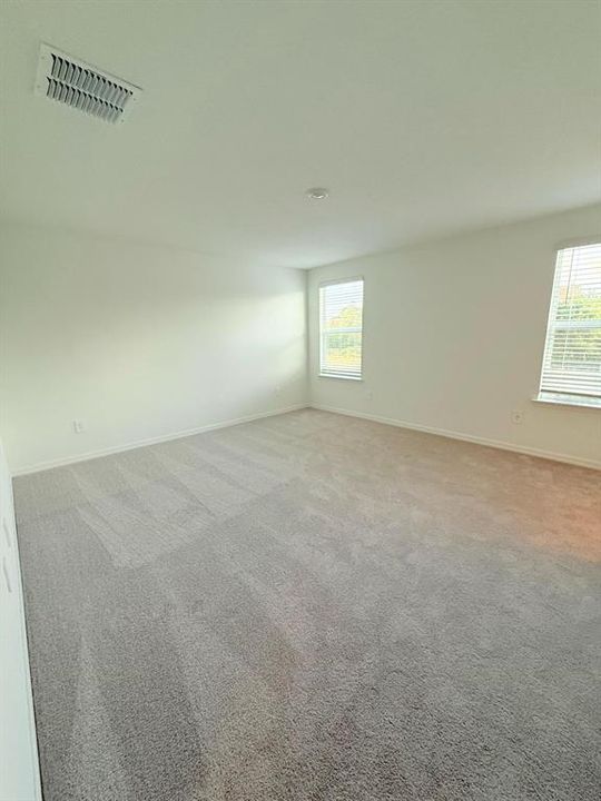 For Rent: $2,800 (5 beds, 2 baths, 2215 Square Feet)