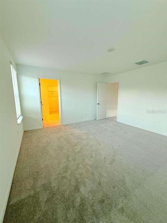 For Rent: $2,800 (5 beds, 2 baths, 2215 Square Feet)