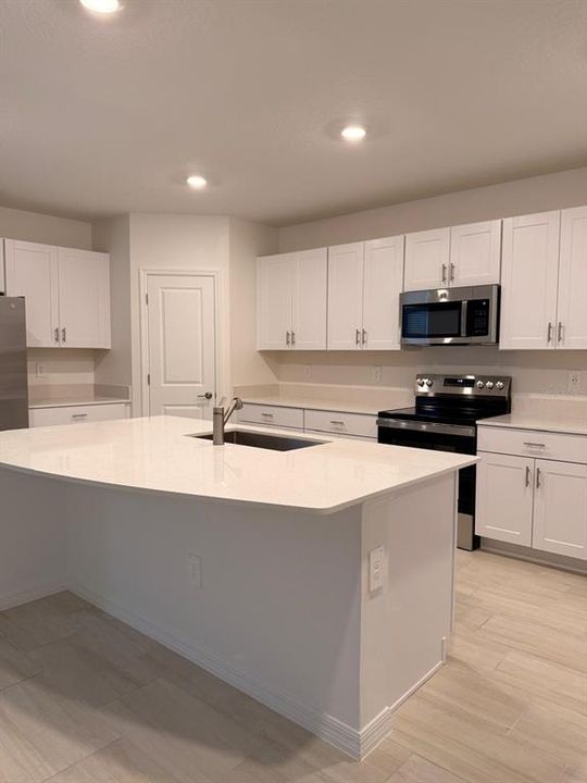 For Rent: $2,800 (5 beds, 2 baths, 2215 Square Feet)