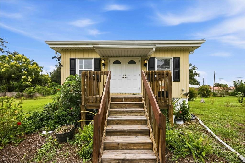 For Sale: $179,000 (2 beds, 1 baths, 816 Square Feet)