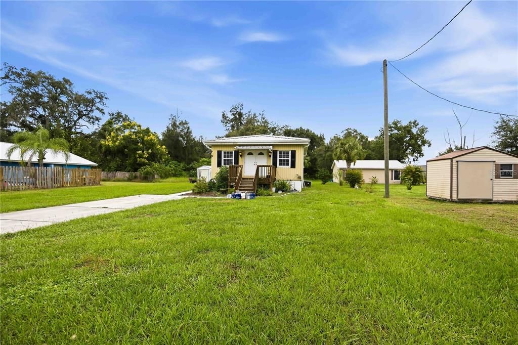 For Sale: $179,000 (2 beds, 1 baths, 816 Square Feet)