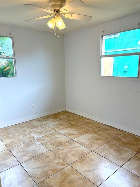 For Sale: $299,990 (3 beds, 1 baths, 1099 Square Feet)