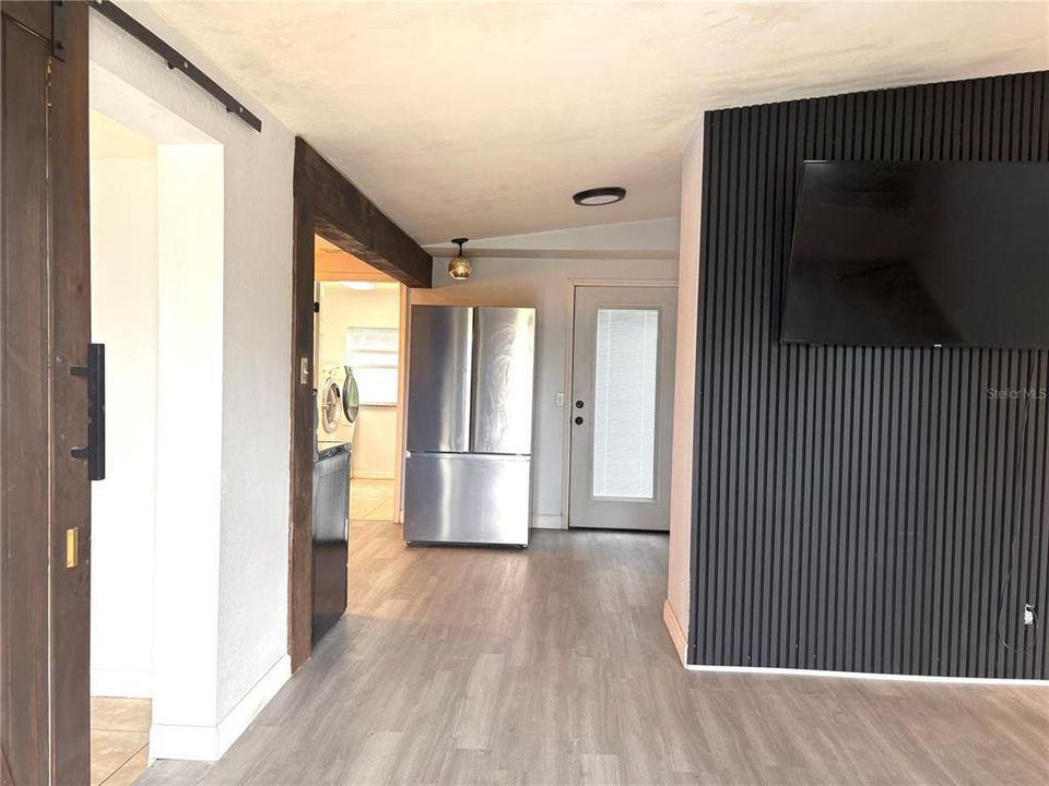 For Sale: $299,990 (3 beds, 1 baths, 1099 Square Feet)