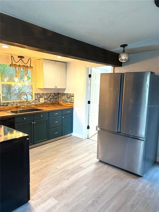 For Sale: $299,990 (3 beds, 1 baths, 1099 Square Feet)
