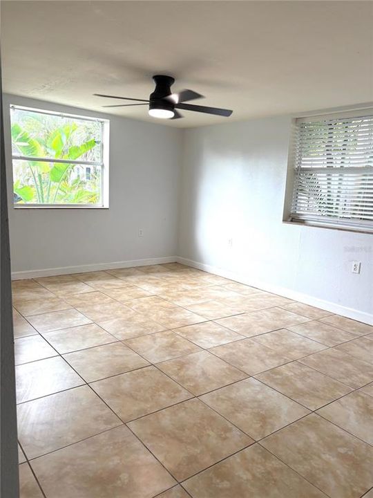 For Sale: $299,990 (3 beds, 1 baths, 1099 Square Feet)