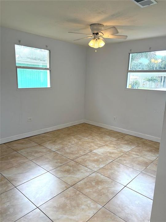 For Sale: $299,990 (3 beds, 1 baths, 1099 Square Feet)