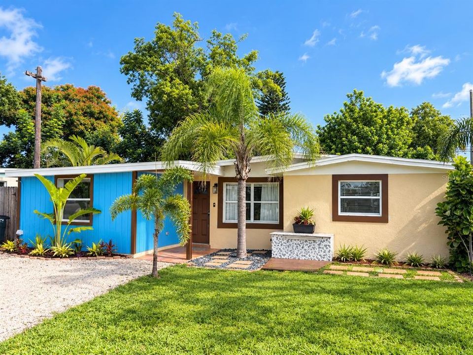 For Sale: $299,990 (3 beds, 1 baths, 1099 Square Feet)