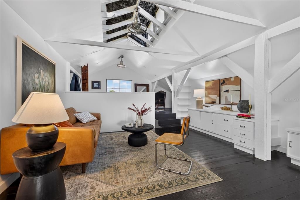 For Sale: $1,000,000 (2 beds, 1 baths, 3580 Square Feet)