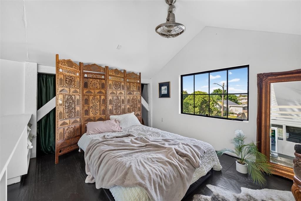 For Sale: $1,000,000 (2 beds, 1 baths, 3580 Square Feet)