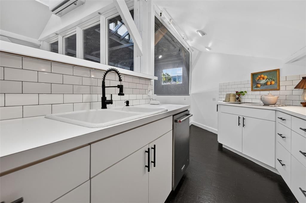 For Sale: $1,000,000 (2 beds, 1 baths, 3580 Square Feet)