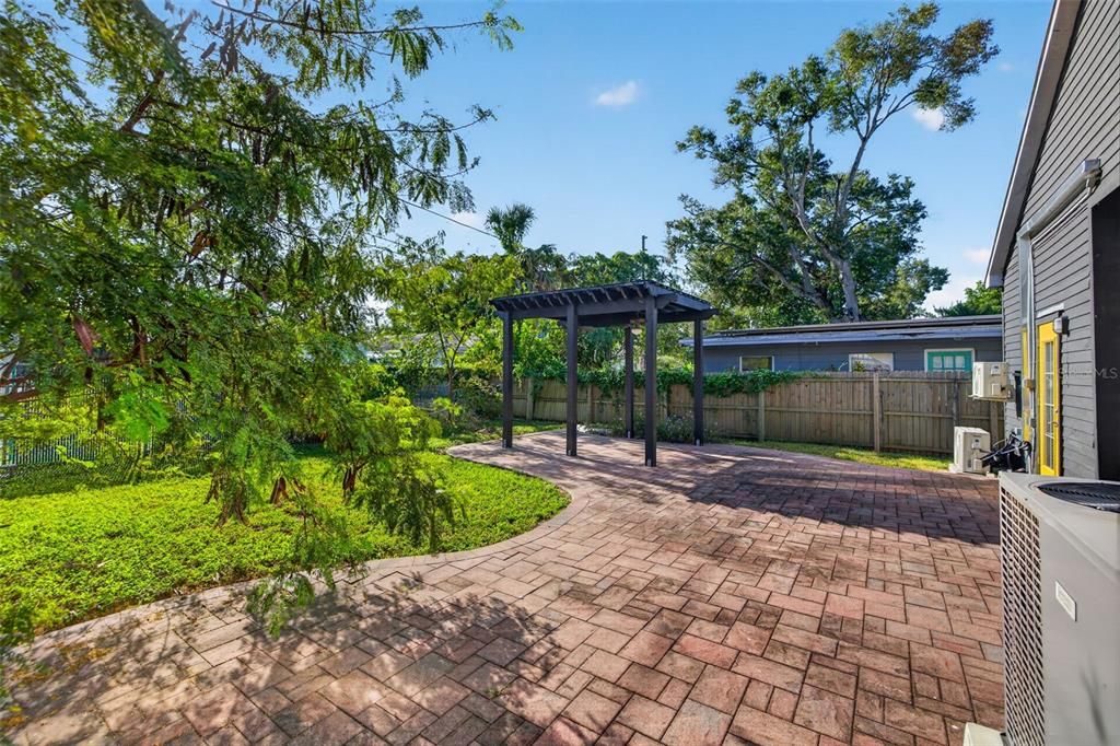 For Sale: $1,000,000 (2 beds, 1 baths, 3580 Square Feet)