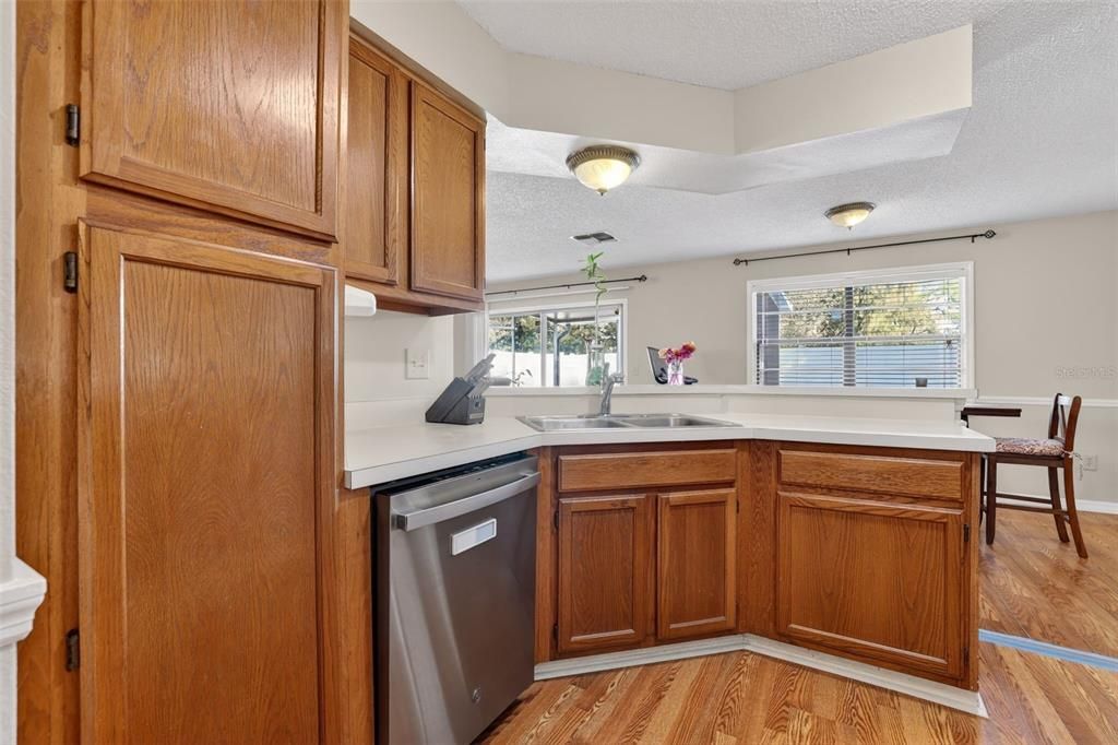 For Rent: $2,350 (3 beds, 2 baths, 1404 Square Feet)