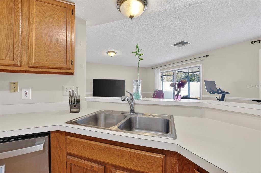 For Rent: $2,350 (3 beds, 2 baths, 1404 Square Feet)