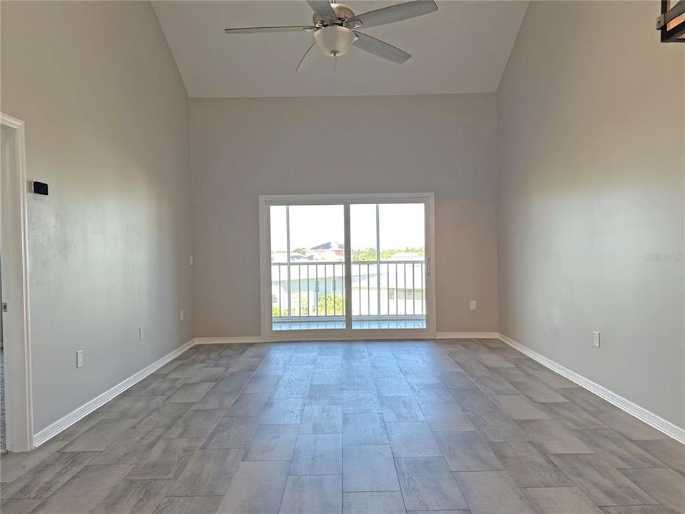For Sale: $211,900 (2 beds, 2 baths, 1306 Square Feet)