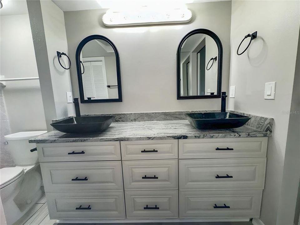 For Sale: $211,900 (2 beds, 2 baths, 1306 Square Feet)