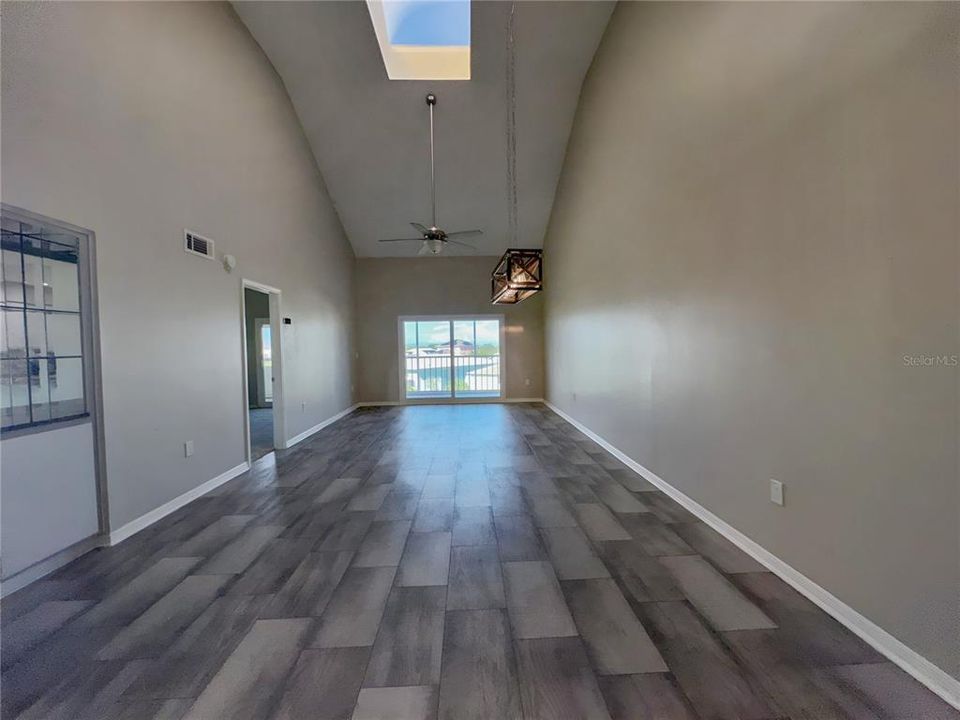 For Sale: $211,900 (2 beds, 2 baths, 1306 Square Feet)