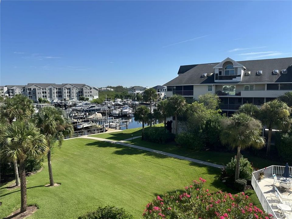 For Sale: $211,900 (2 beds, 2 baths, 1306 Square Feet)