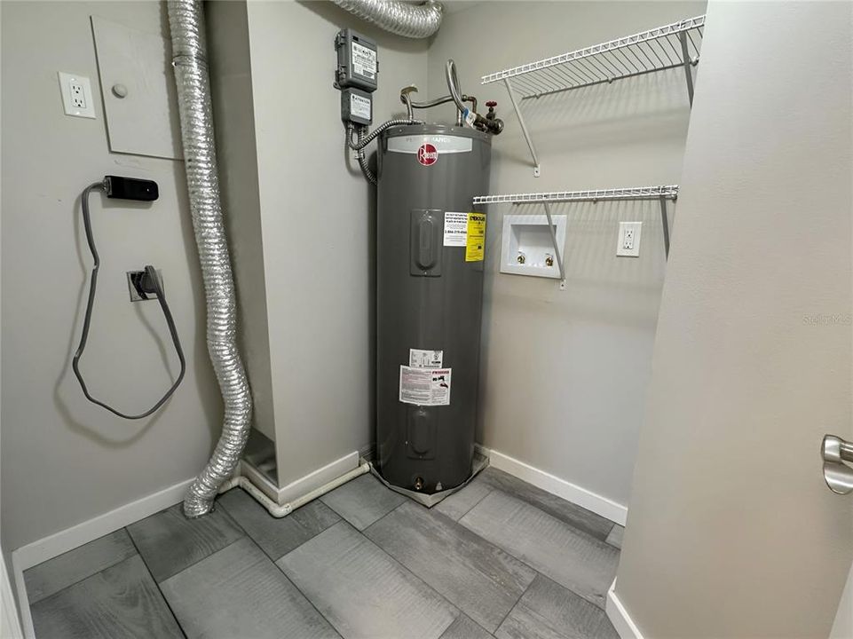 For Sale: $211,900 (2 beds, 2 baths, 1306 Square Feet)
