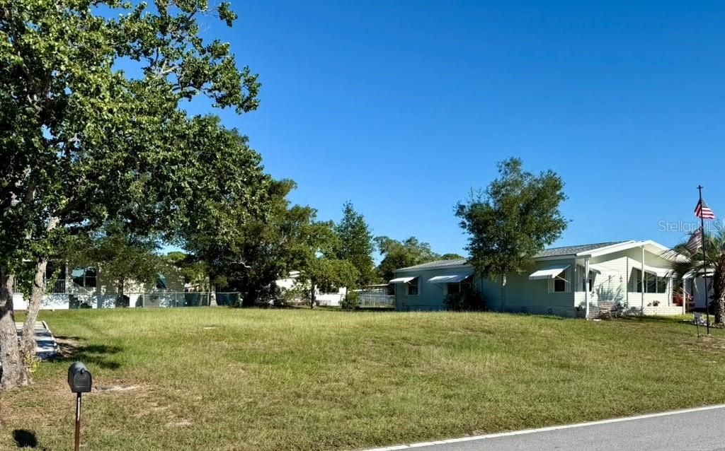 На продажу: $28,000 (0.15 acres)