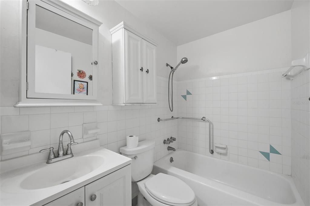 Active With Contract: $130,000 (2 beds, 2 baths, 1100 Square Feet)