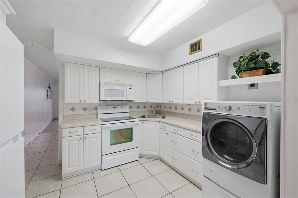 Active With Contract: $130,000 (2 beds, 2 baths, 1100 Square Feet)
