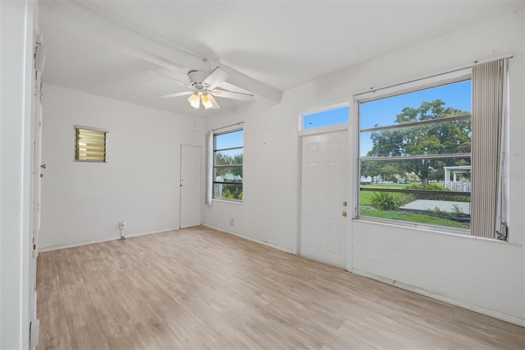 Active With Contract: $130,000 (2 beds, 2 baths, 1100 Square Feet)
