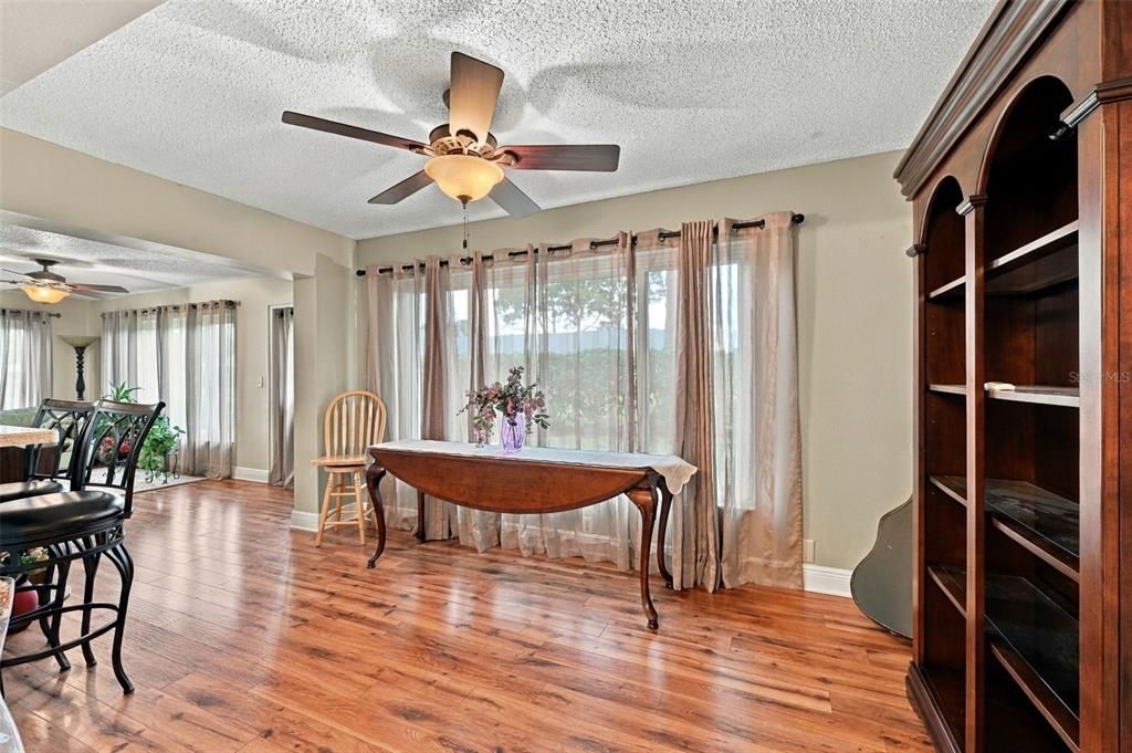 For Sale: $299,000 (2 beds, 2 baths, 1375 Square Feet)